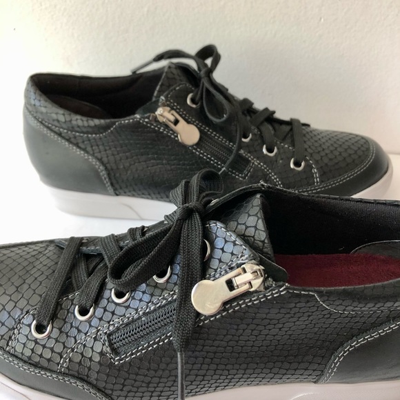 Munro Gabbie Black Snake Print Leather Sneakers - Picture 5 of 15